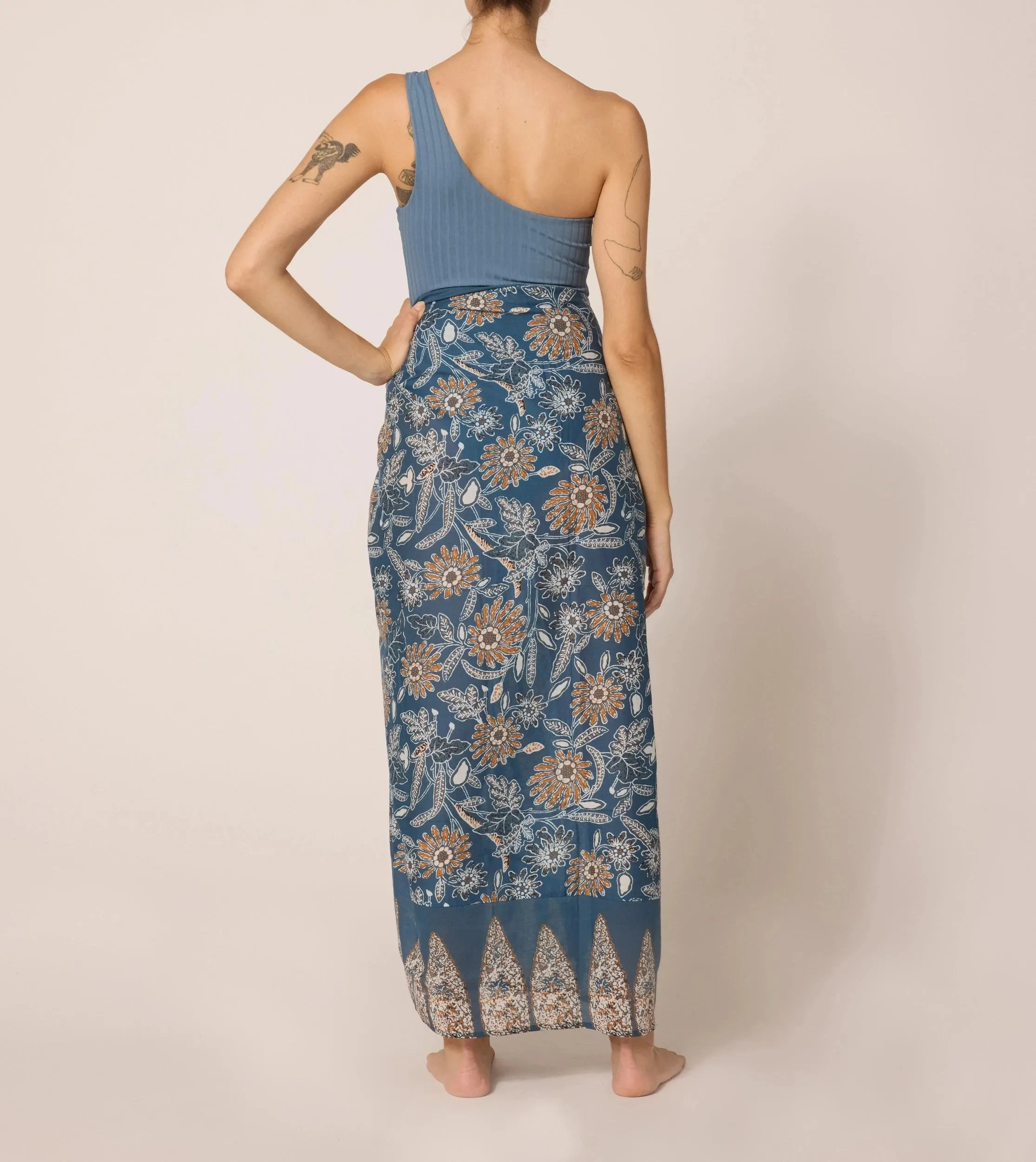 Artemis Sarong | Magnolia
