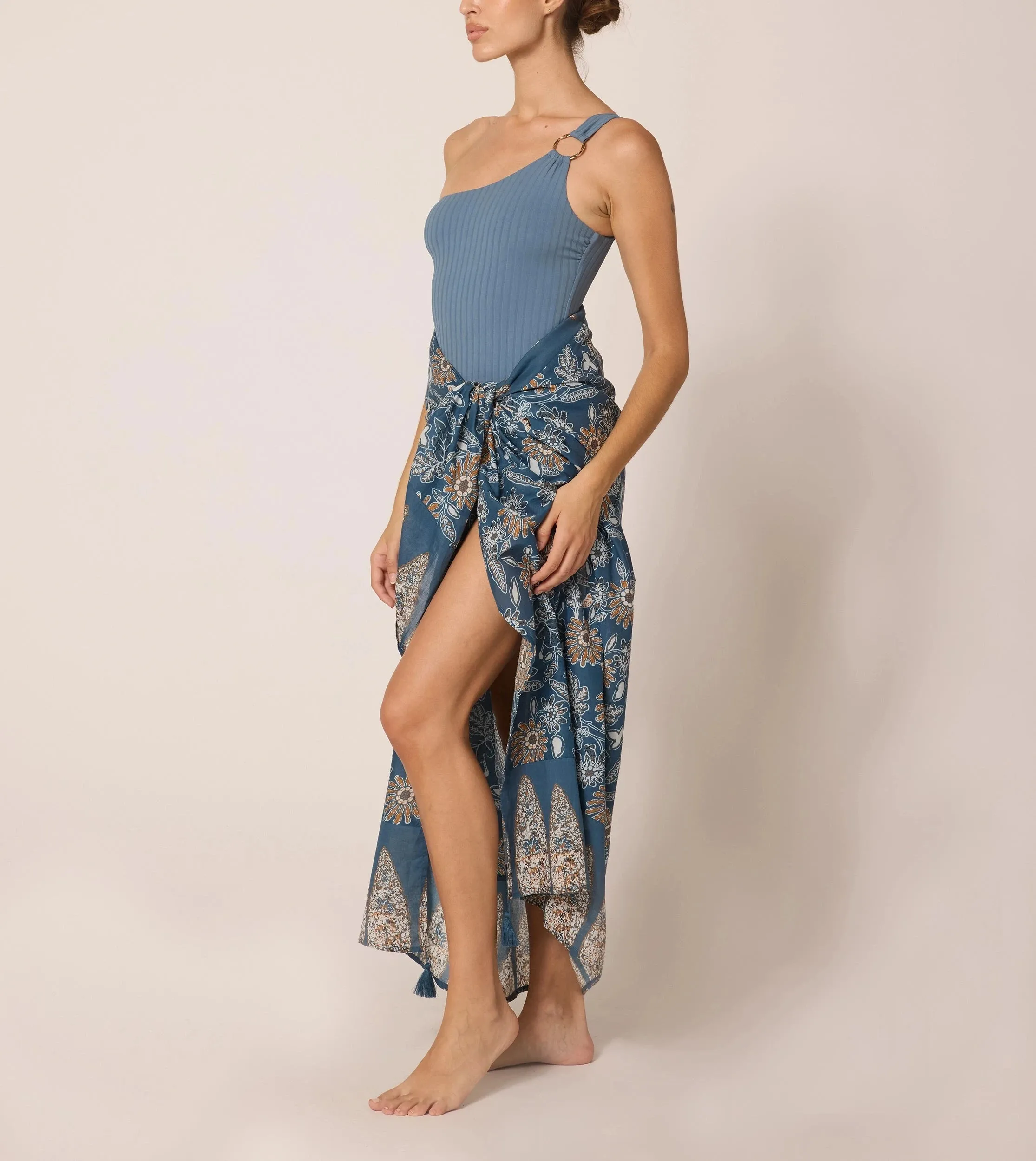 Artemis Sarong | Magnolia