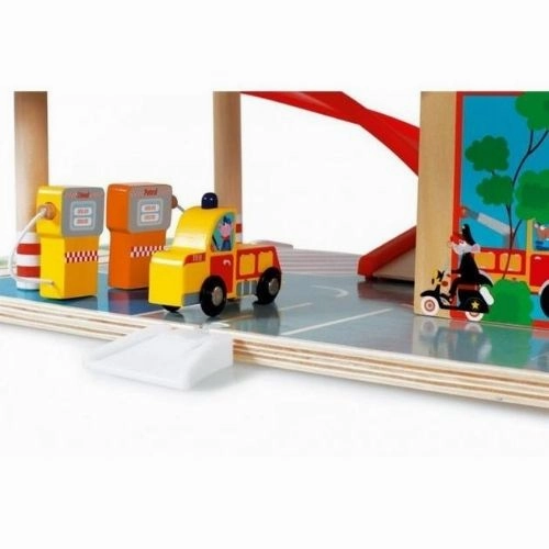 Garage With Elevator