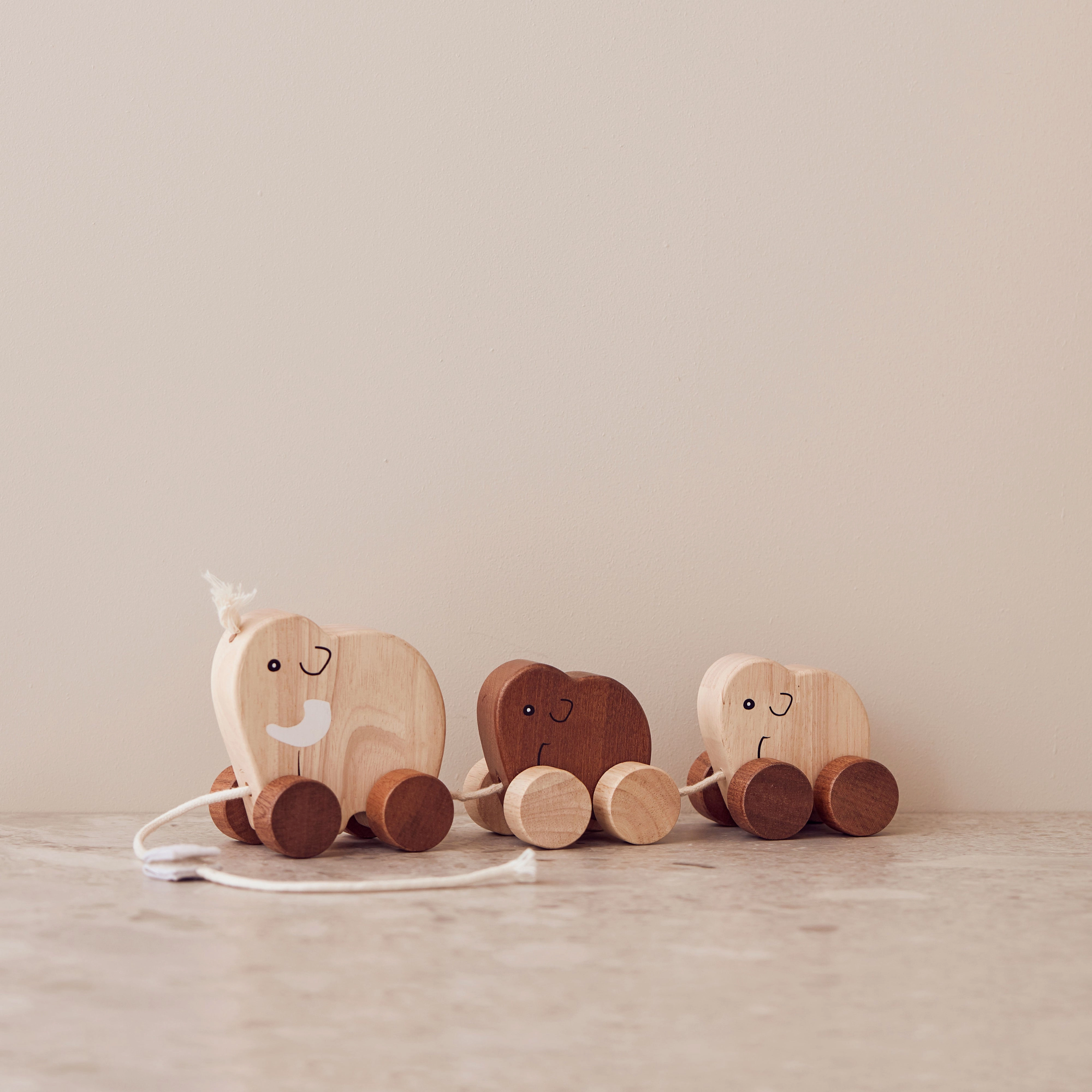 Kid's Concept Mammoth Family Pull Toy Natural Neo