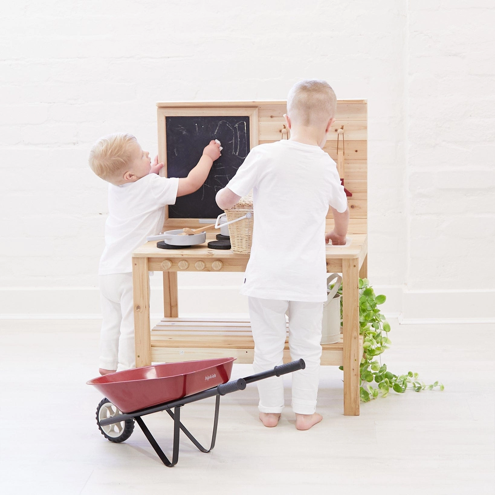 Kids Steel Toy Wheelbarrow