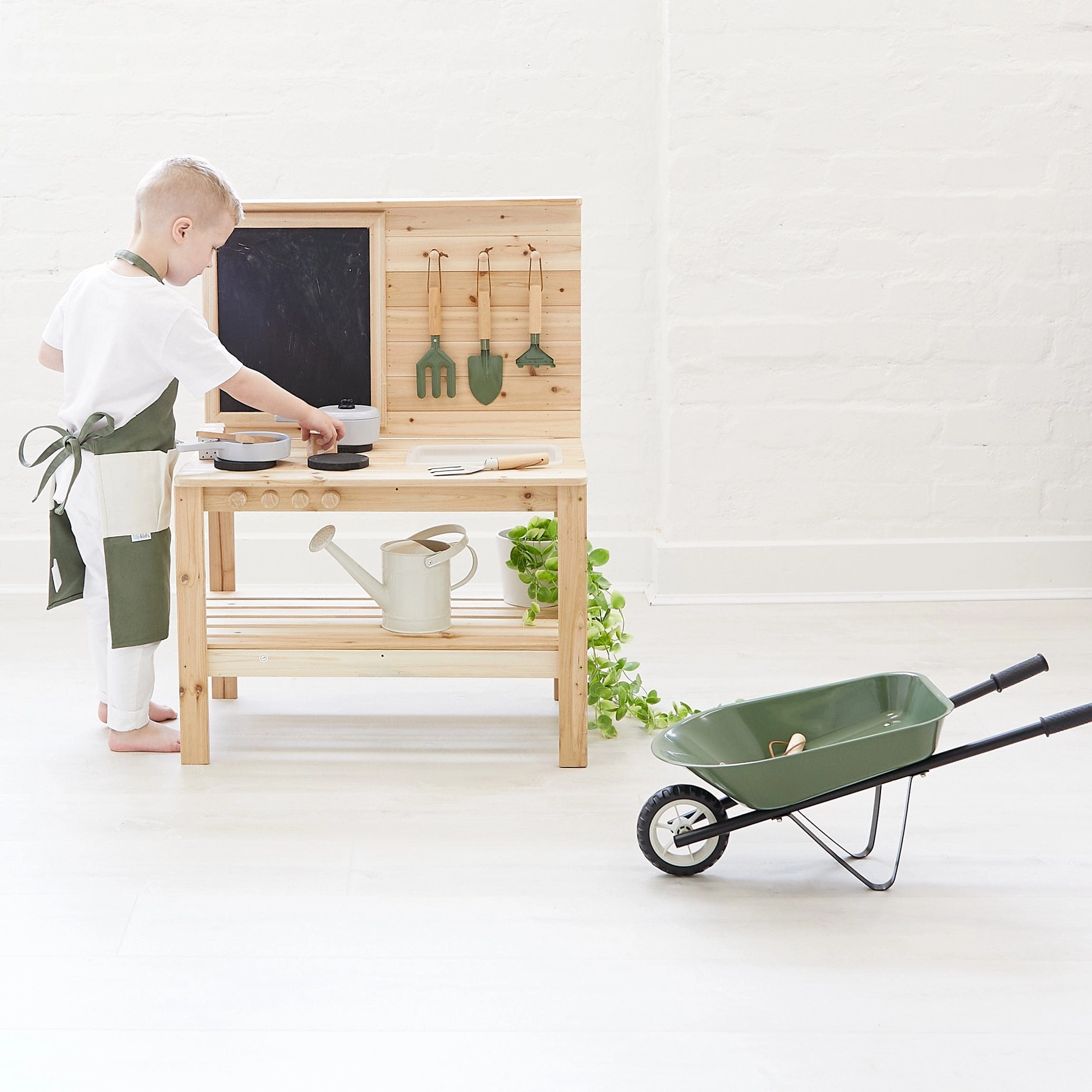Kids Steel Toy Wheelbarrow