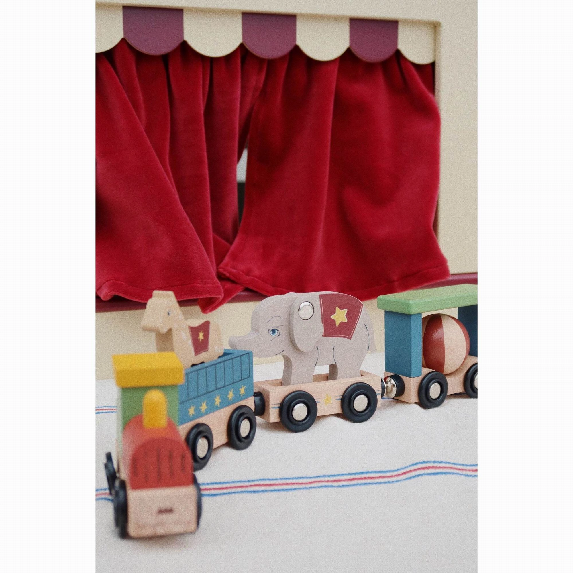 Konges Sljd Wooden Animal Train FSC-Multi