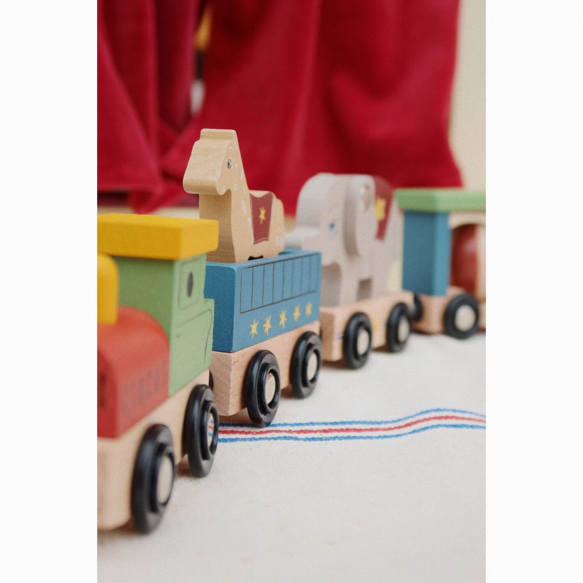 Konges Sljd Wooden Animal Train FSC-Multi