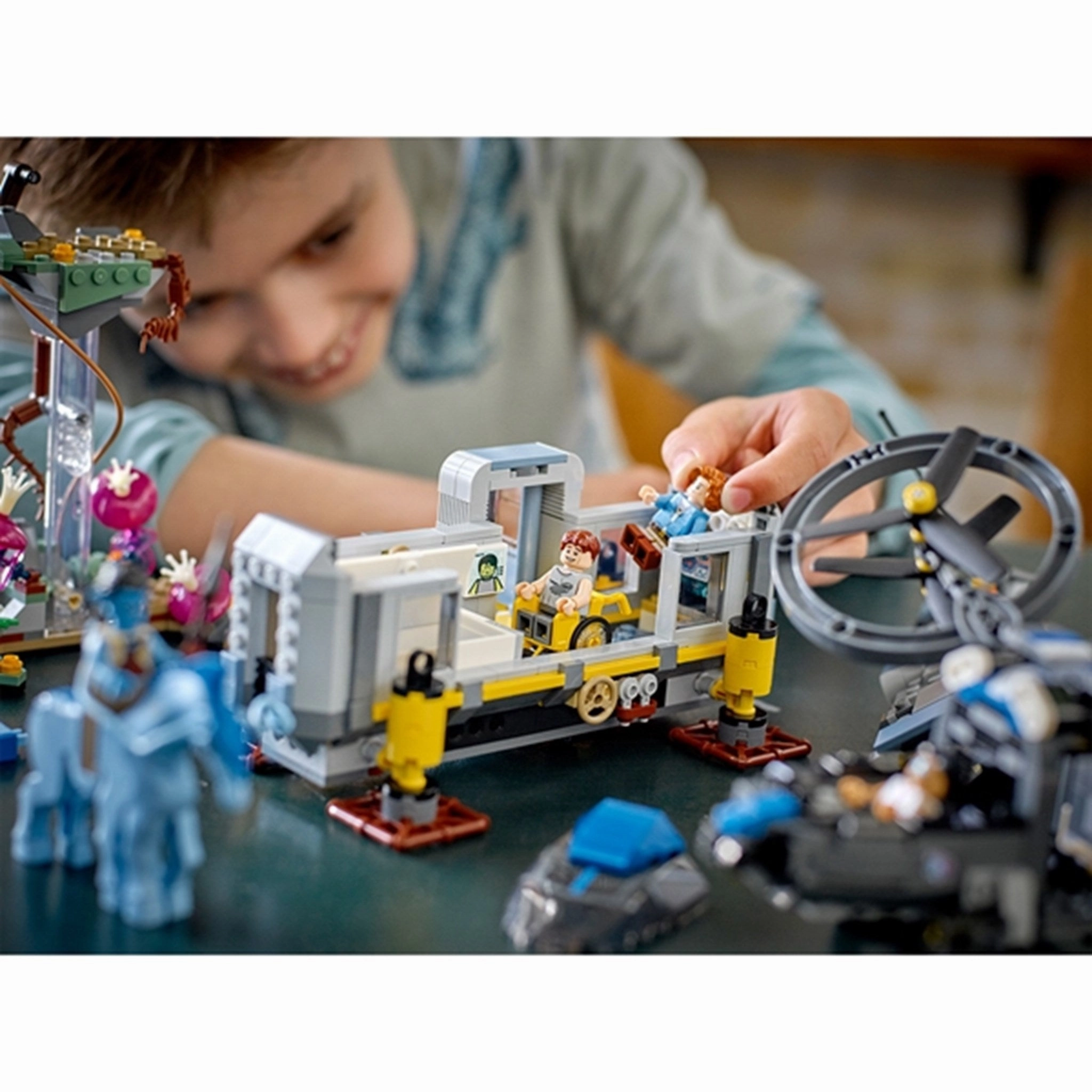 LEGO Avatar Floating Mountains: Site 26 & RDA Samson