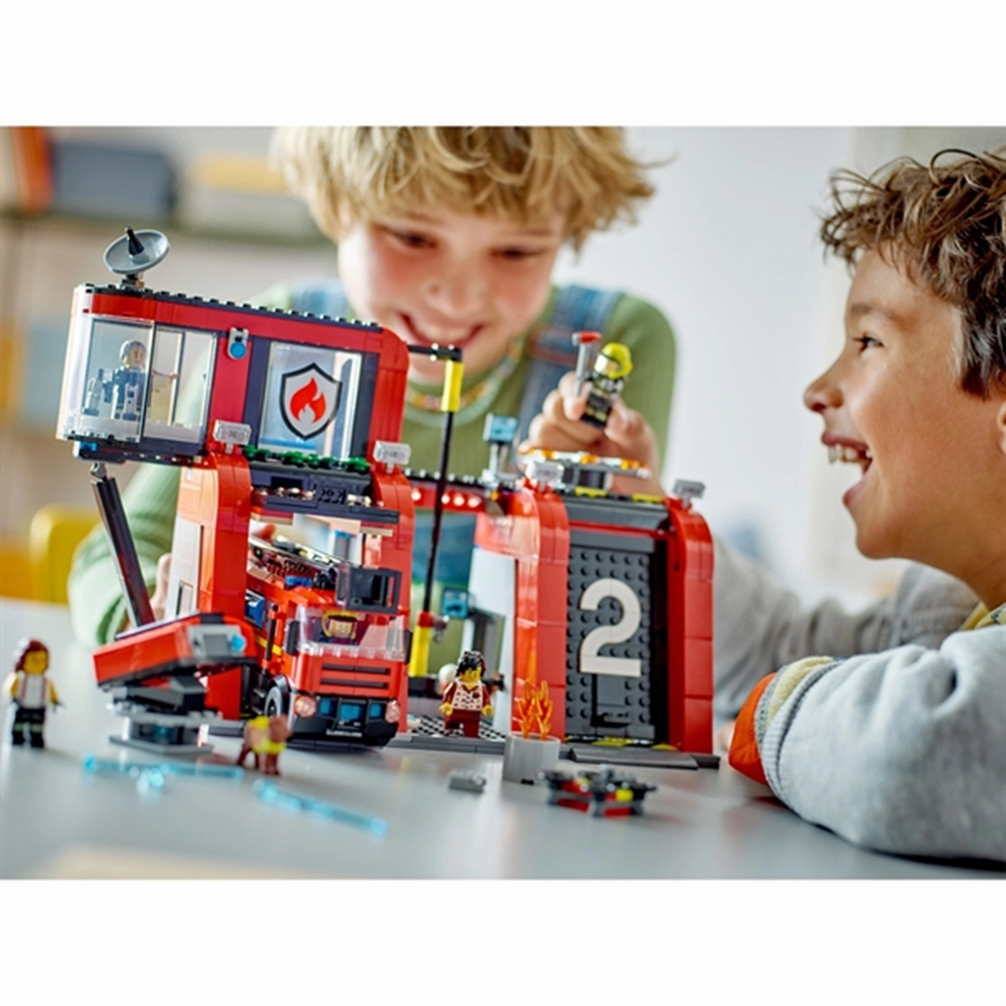 LEGO? City Fire Station with Fire Engine