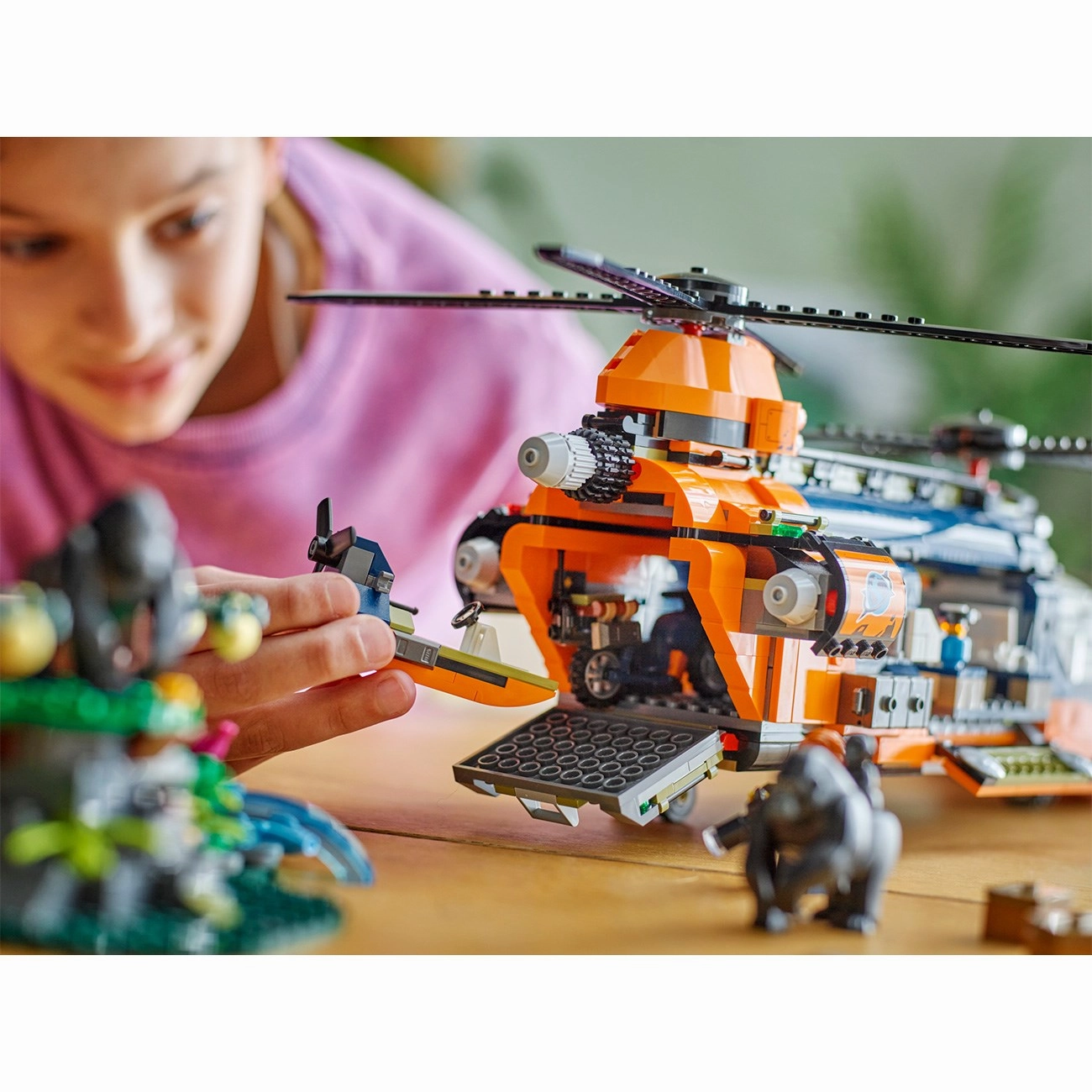 LEGO? City Jungle Adventure C Helicopter and Expedition Base