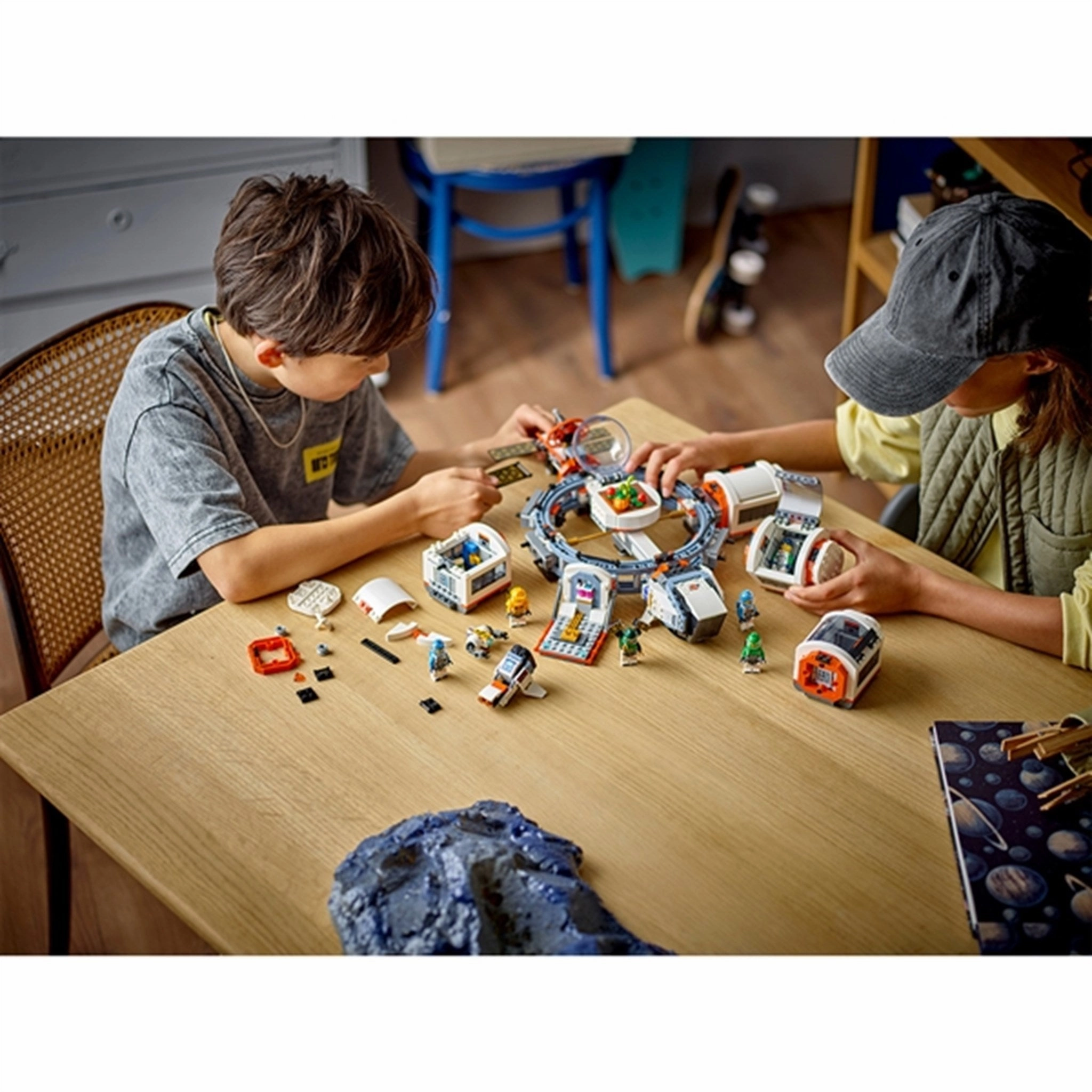 LEGO? City Modular Space Station