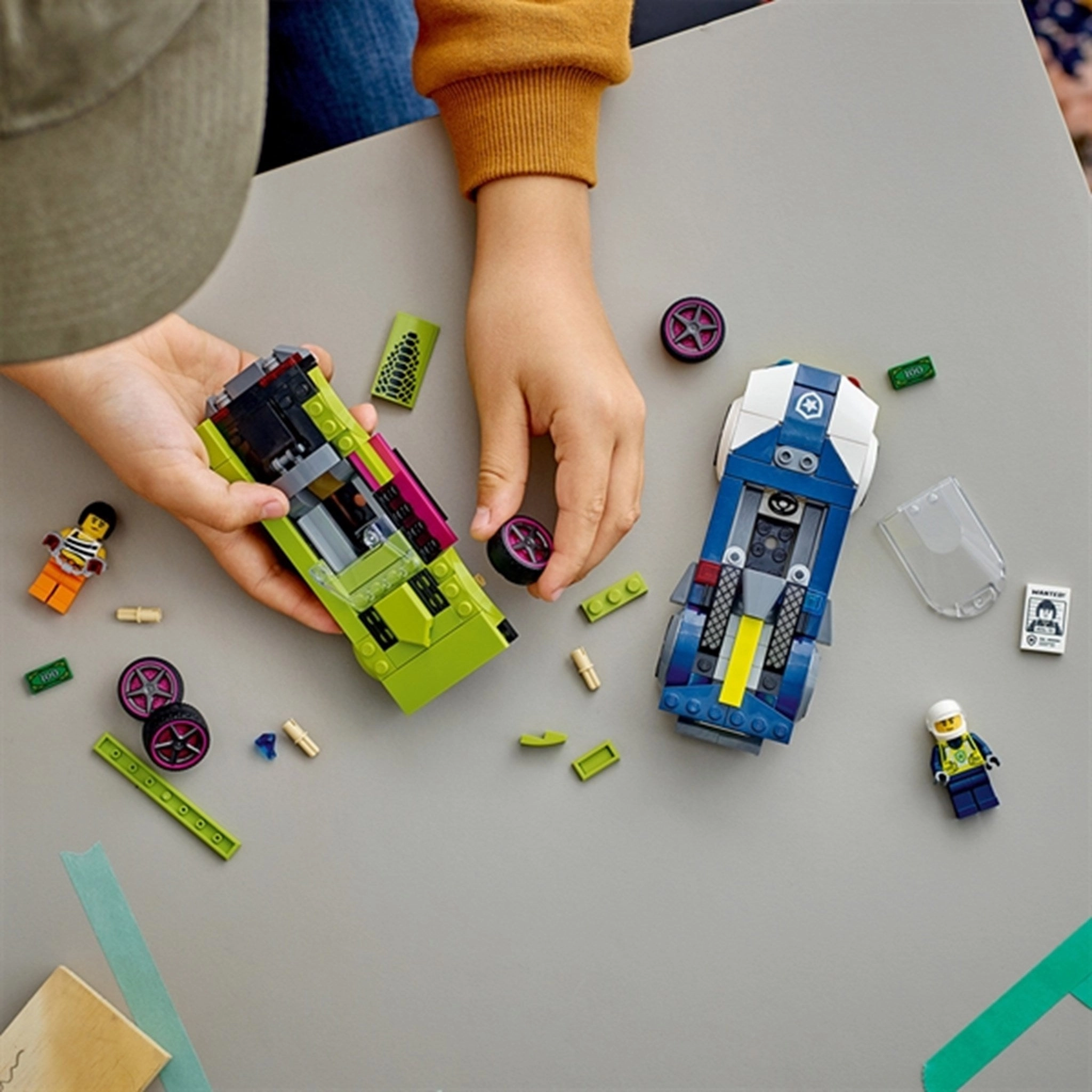 LEGO? City Police Car and Muscle Car Chase