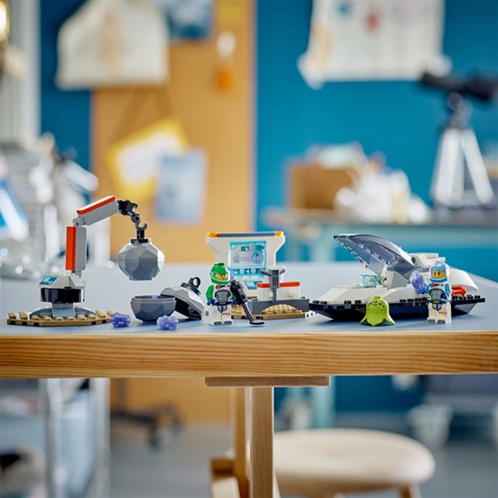 LEGO? City Spaceship and Asteroid Discovery