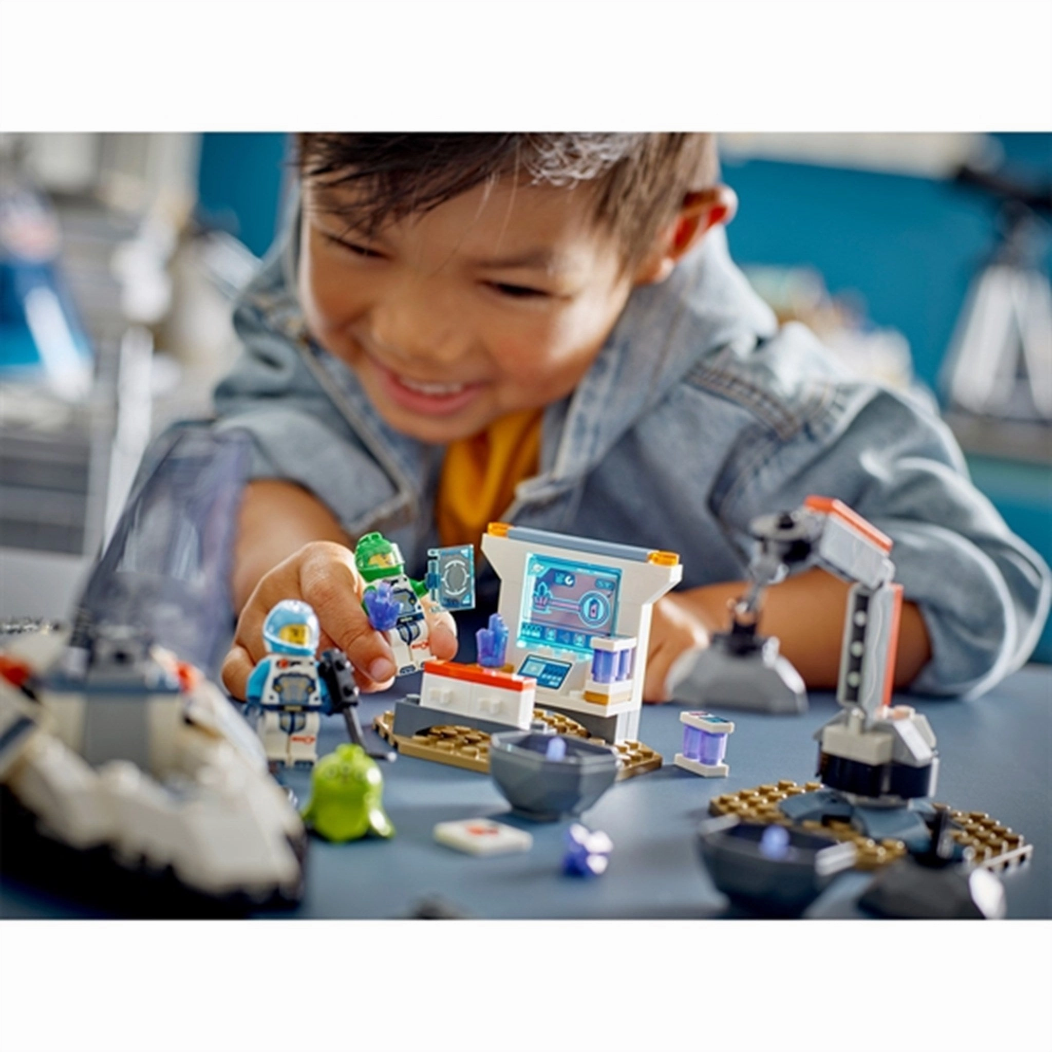 LEGO? City Spaceship and Asteroid Discovery