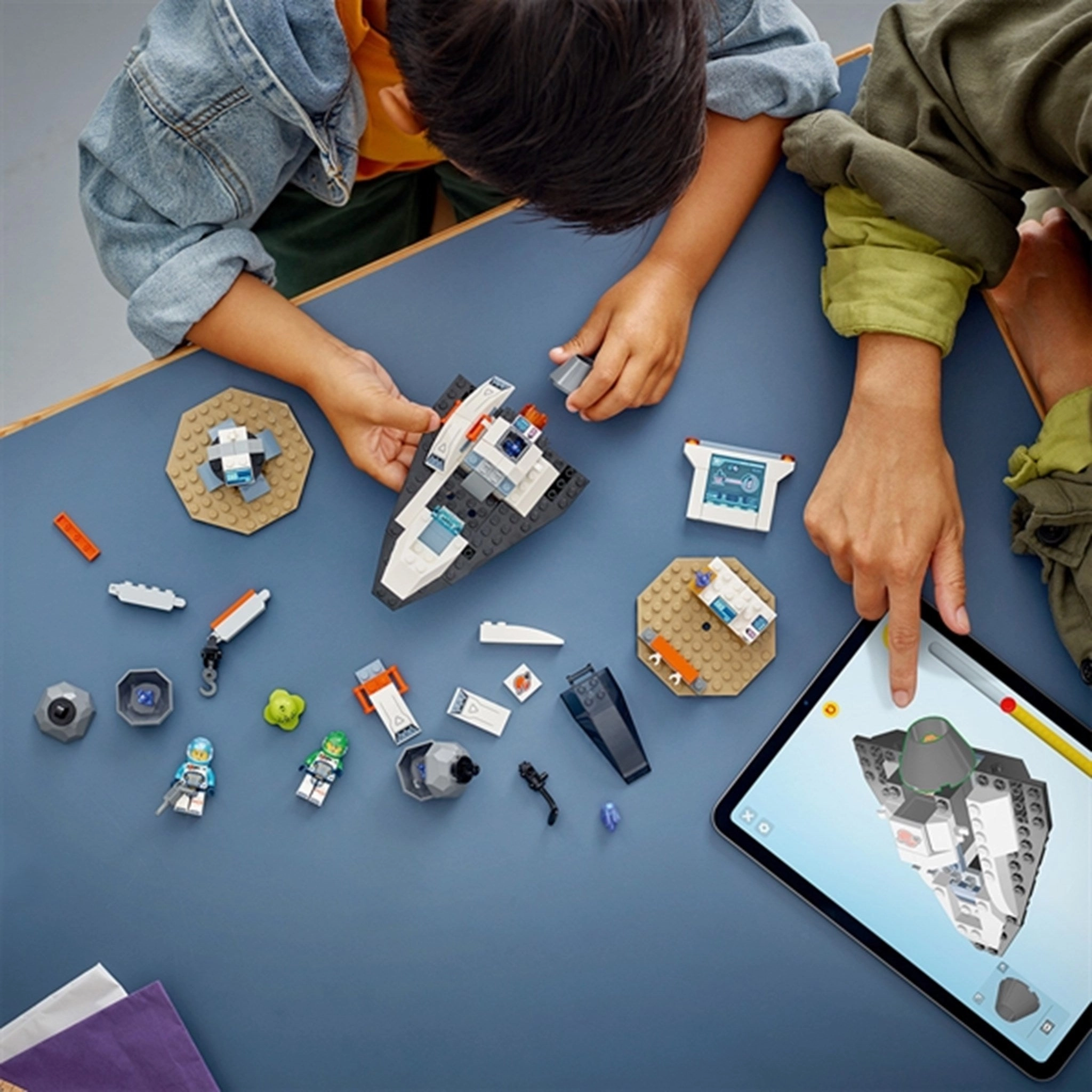 LEGO? City Spaceship and Asteroid Discovery