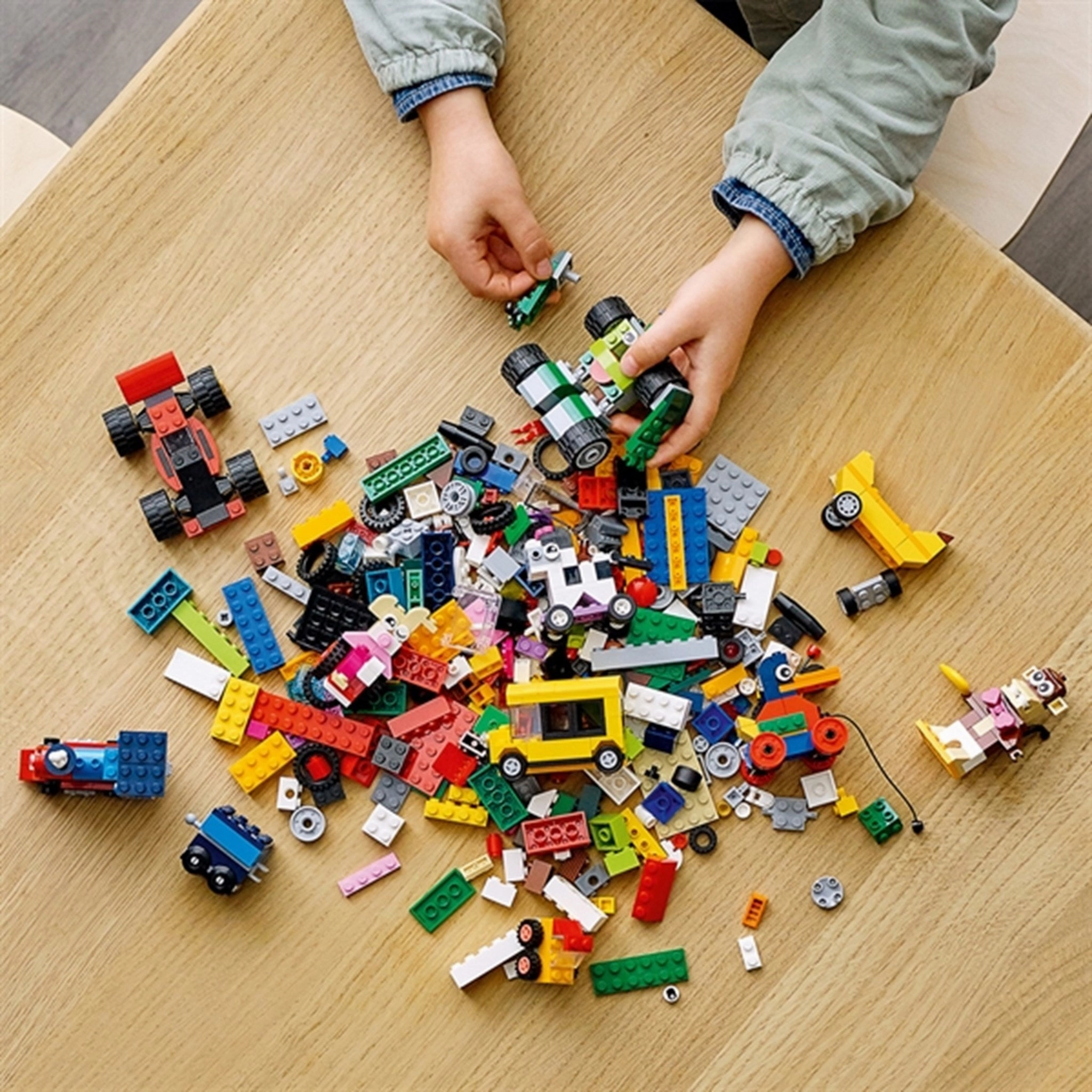 LEGO Classic Bricks and Wheels