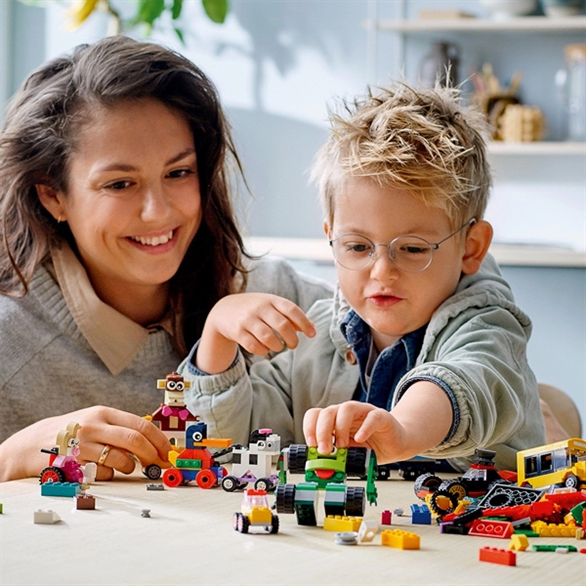 LEGO Classic Bricks and Wheels
