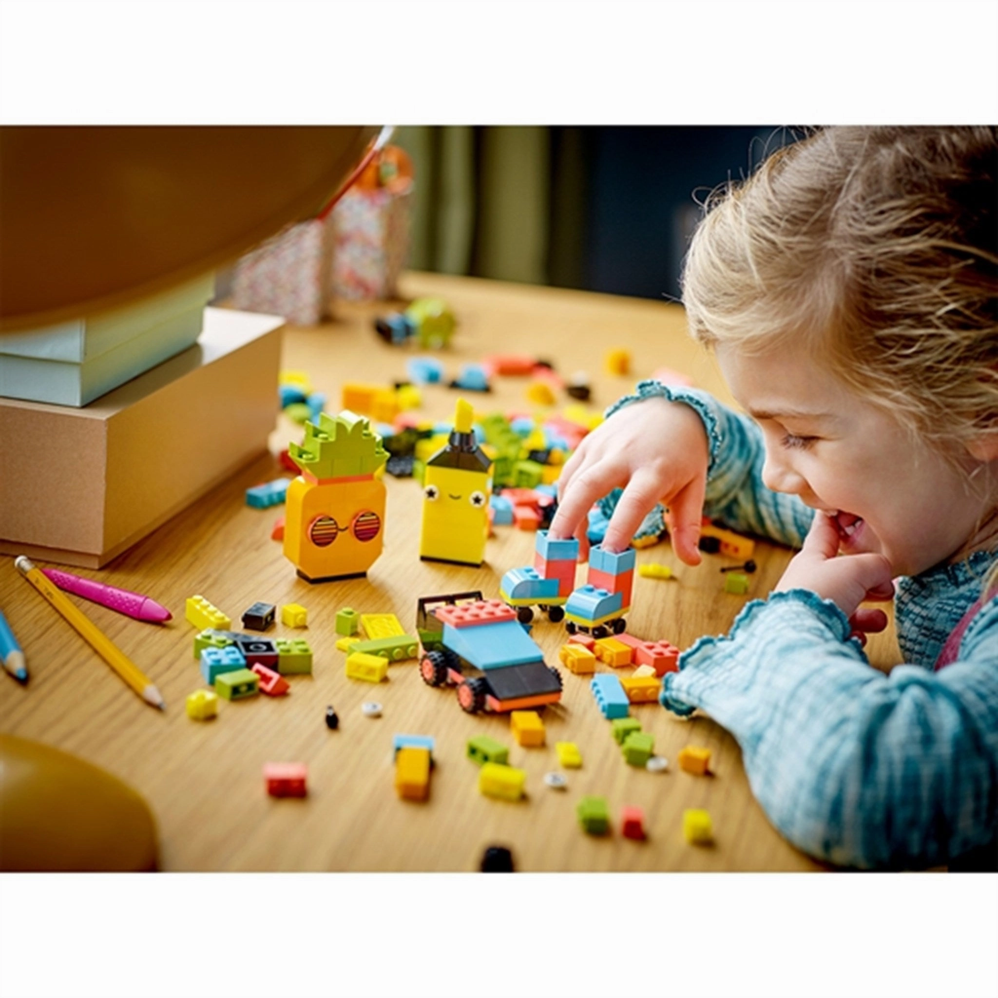LEGO Classic Creative Neon Fun