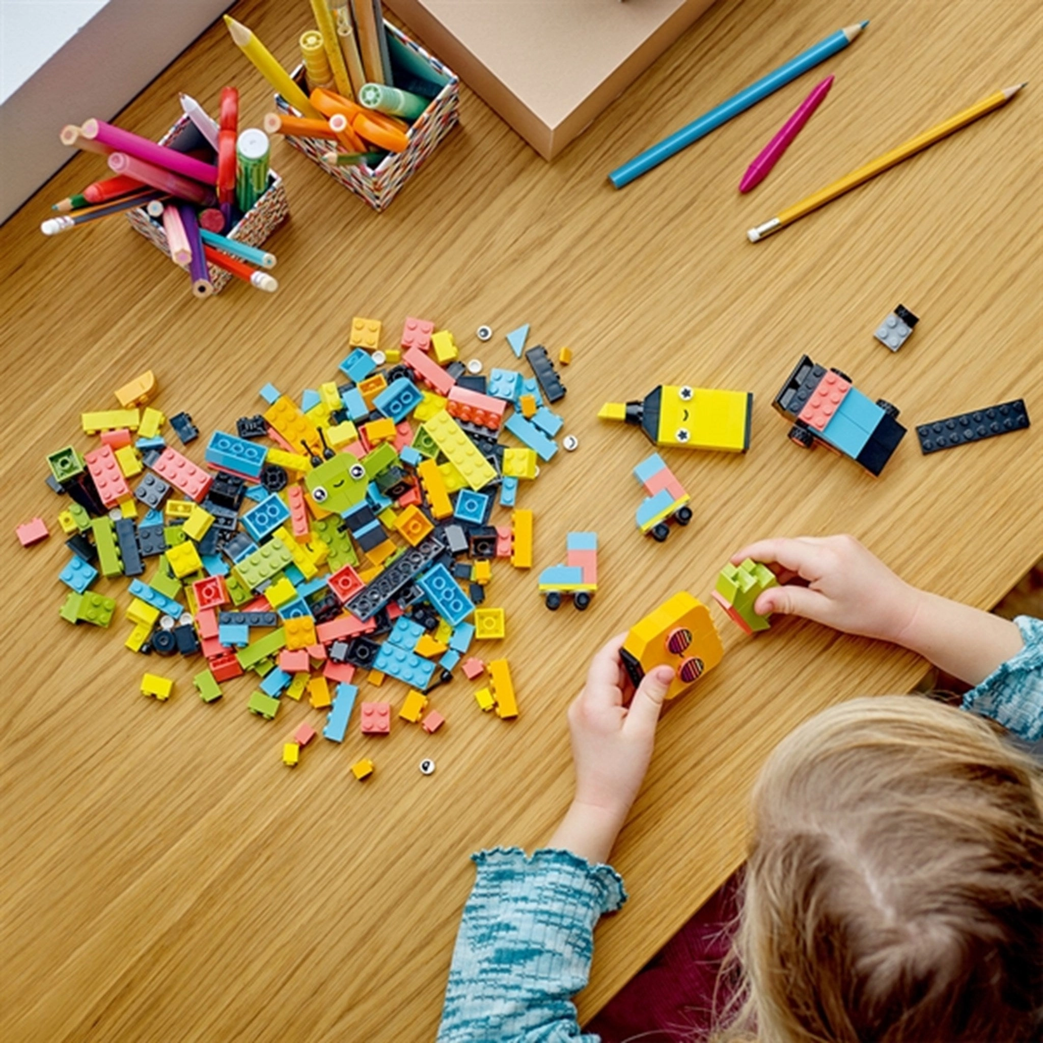 LEGO Classic Creative Neon Fun