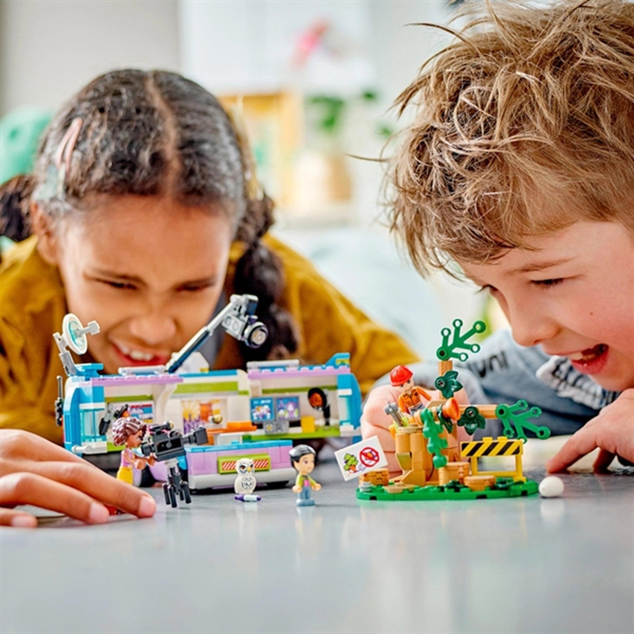 LEGO Friends Newsroom Van
