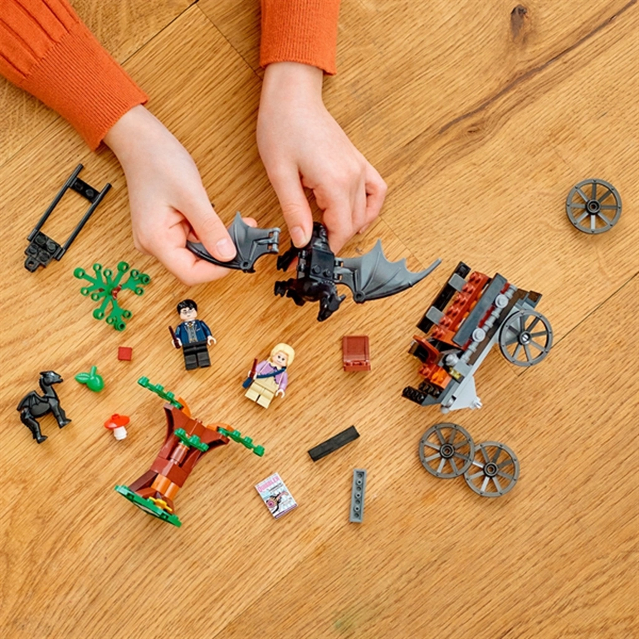 LEGO Harry Potter?Hogwarts?Carriage and Thestrals
