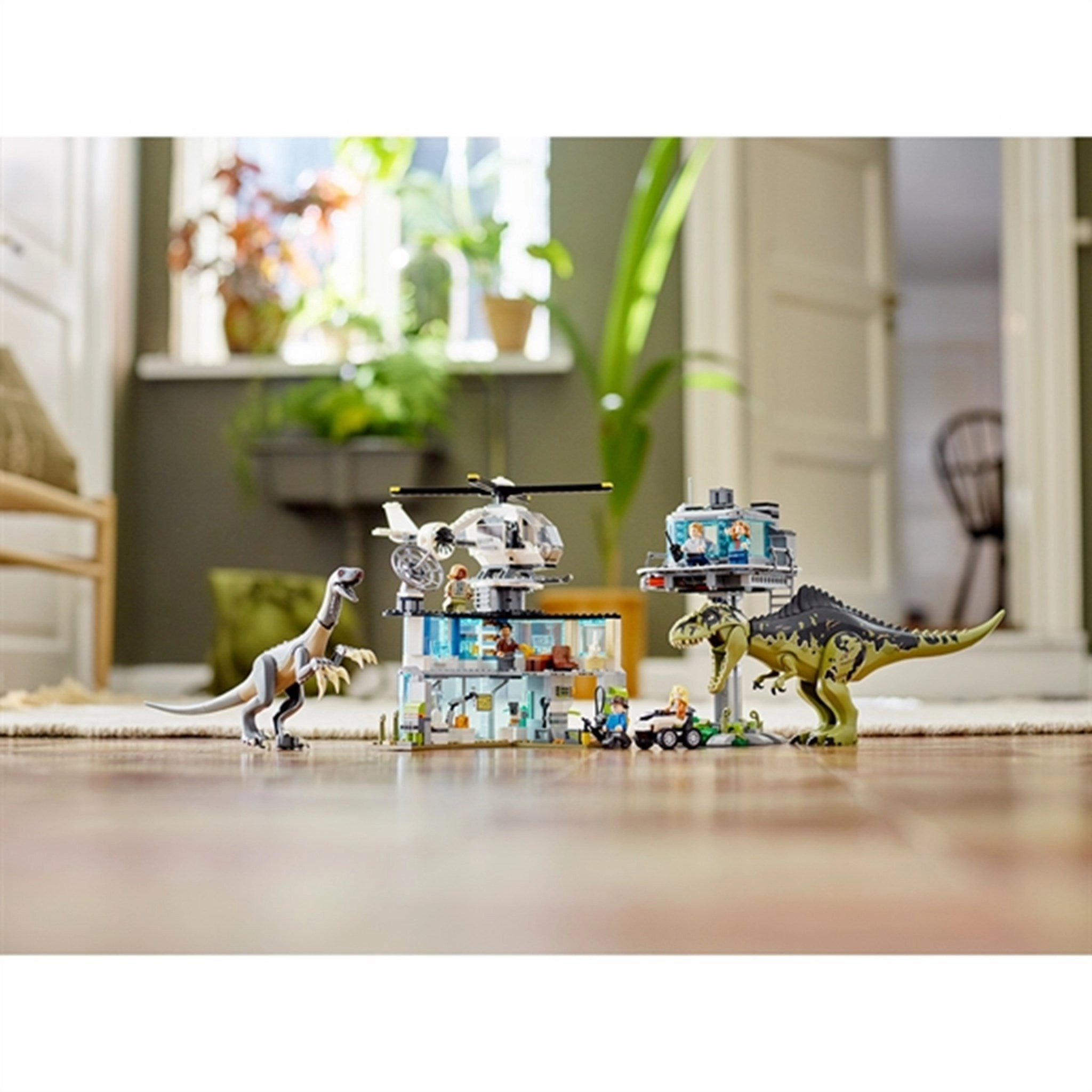 LEGO Jurassic World?Giganotosaurus & Therizinosaurus Attack