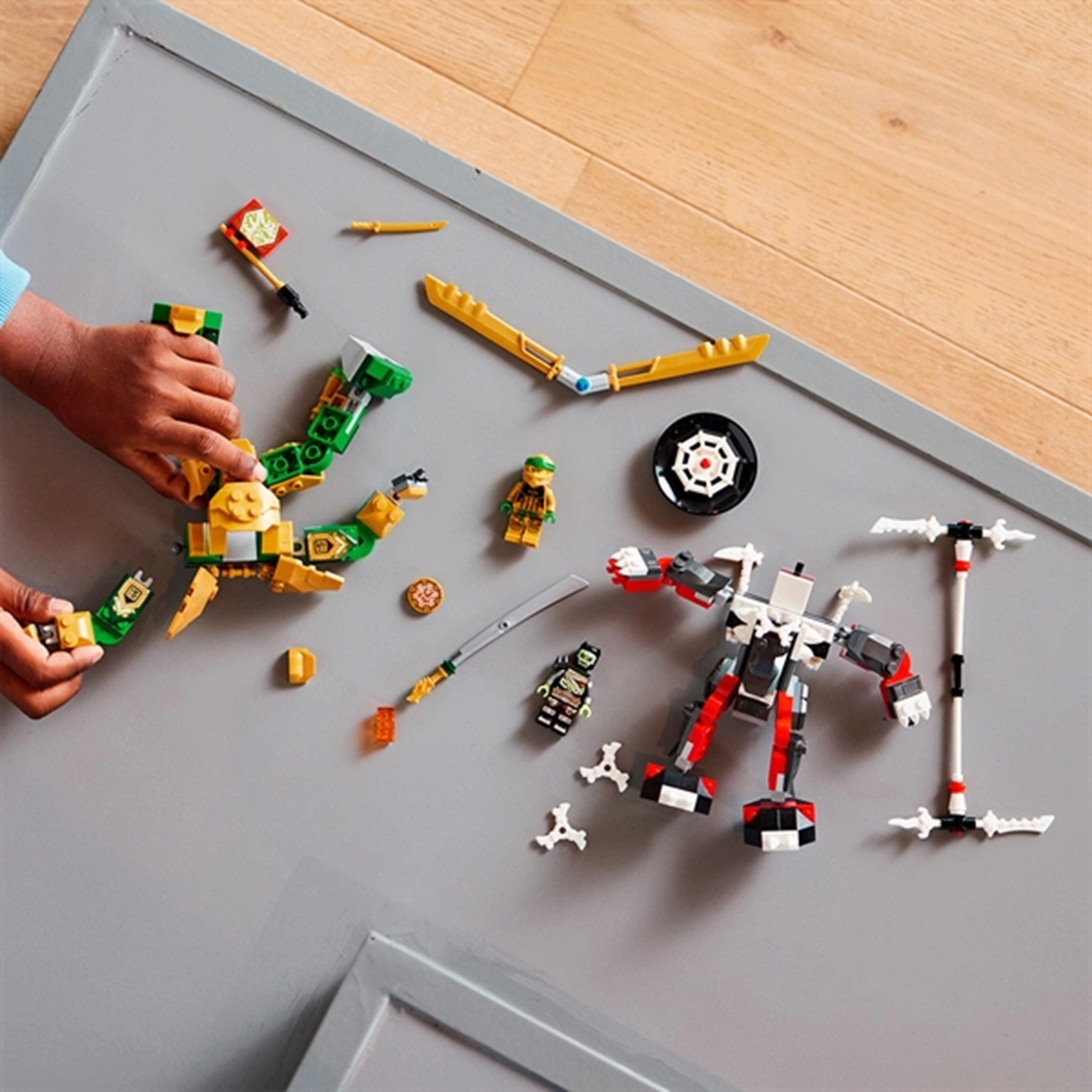 LEGO NINJAGO Lloyds Mech Battle EVO
