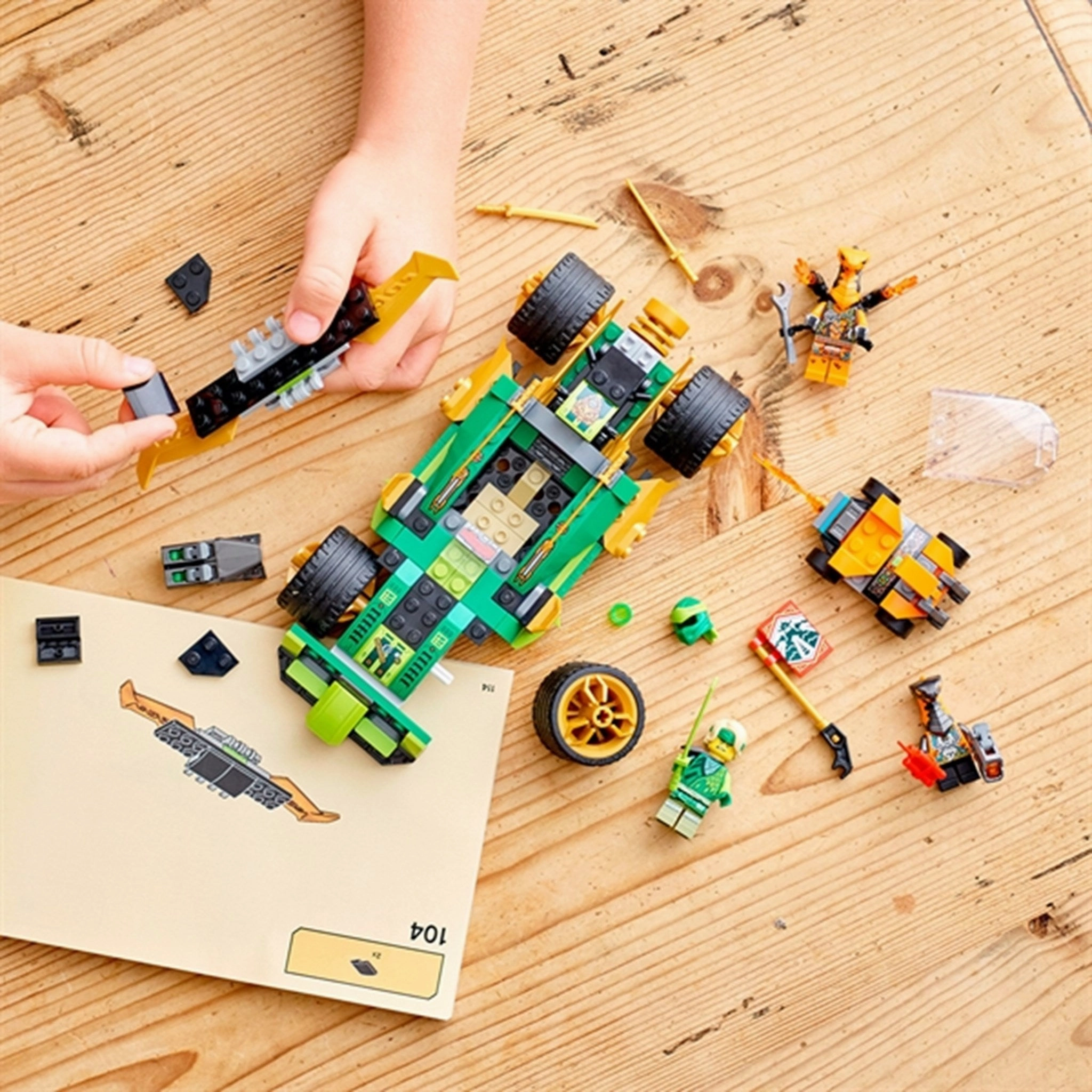 LEGO NINJAGO Lloyds Race Car EVO