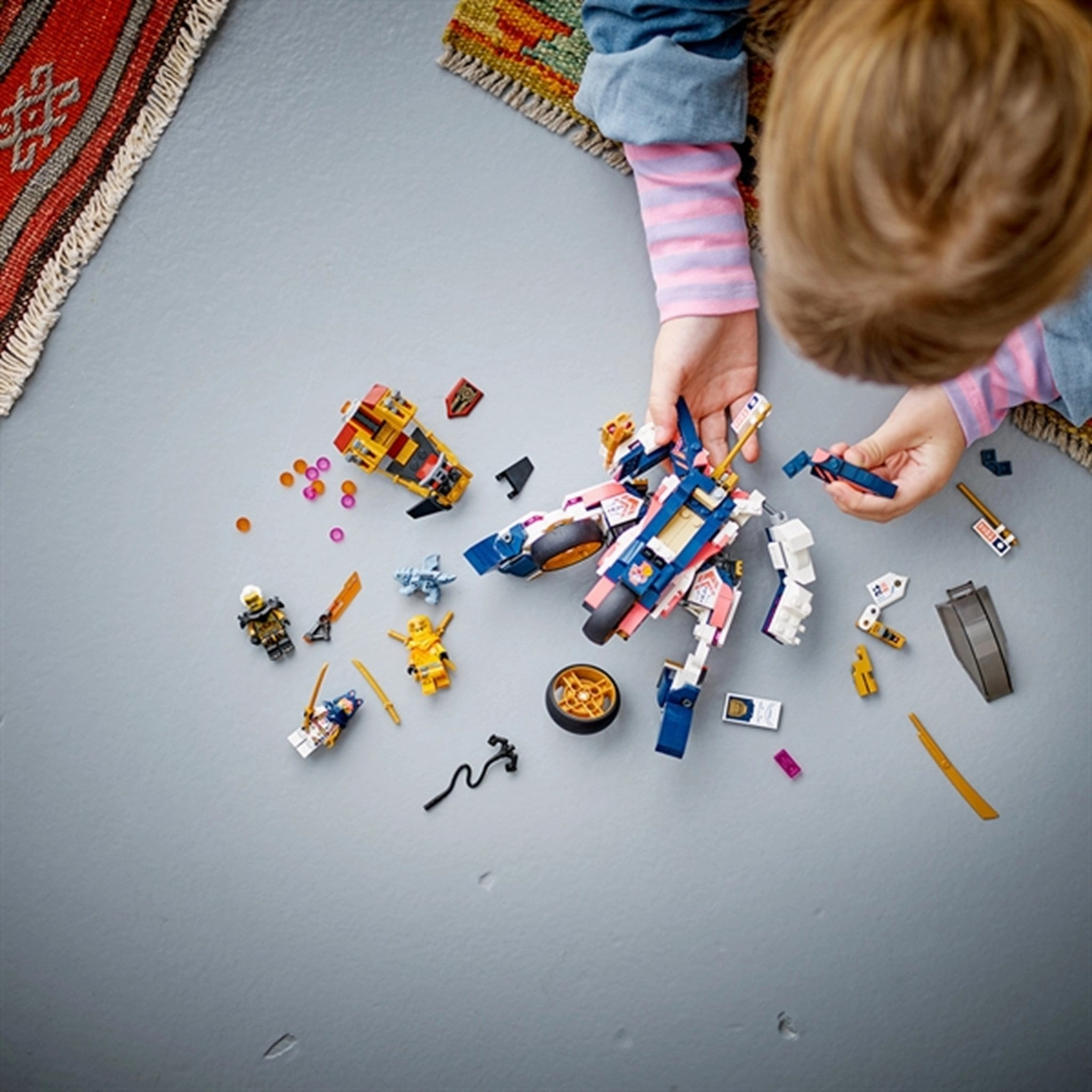LEGO NINJAGO Sora's Transforming Mech Bike Racer