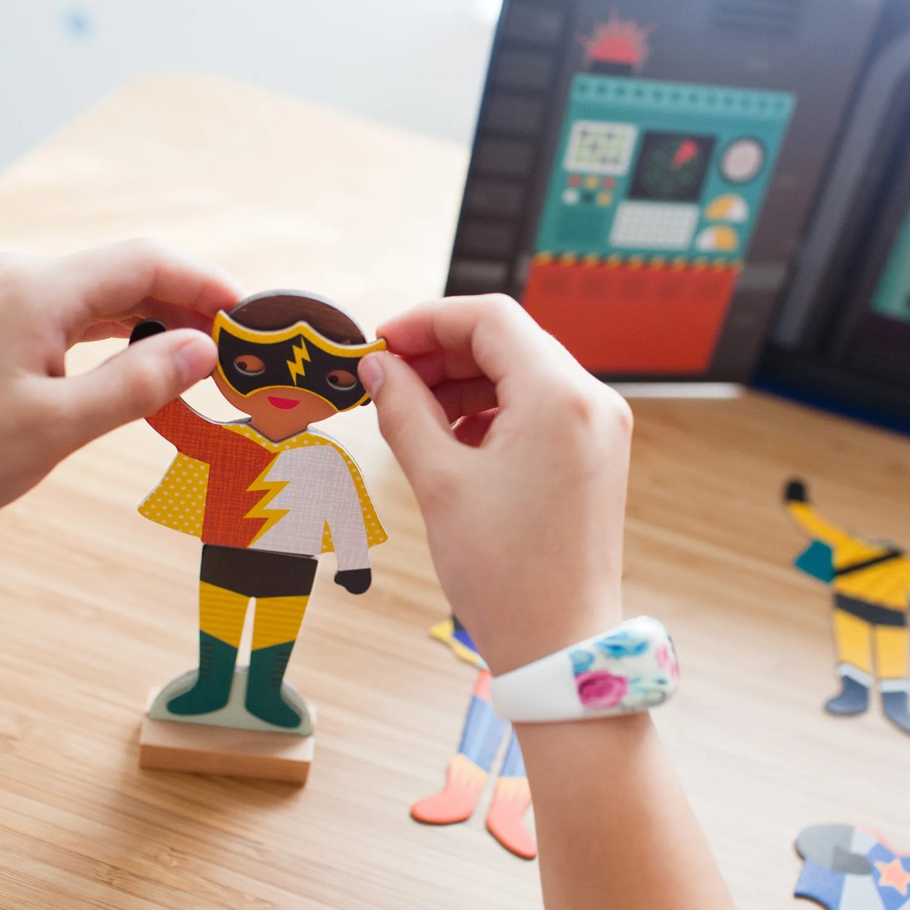 Magnetic Dress Up Kit - Superheroes