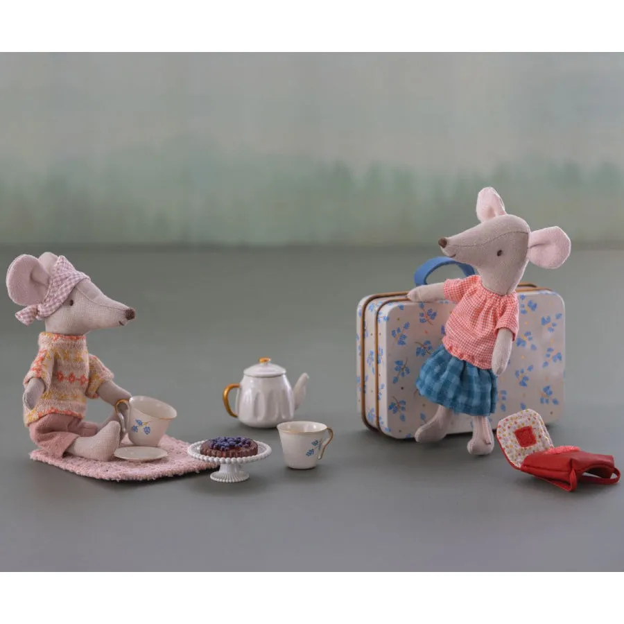Maileg Afternoon Treat, Mouse - Blue Madelaine
