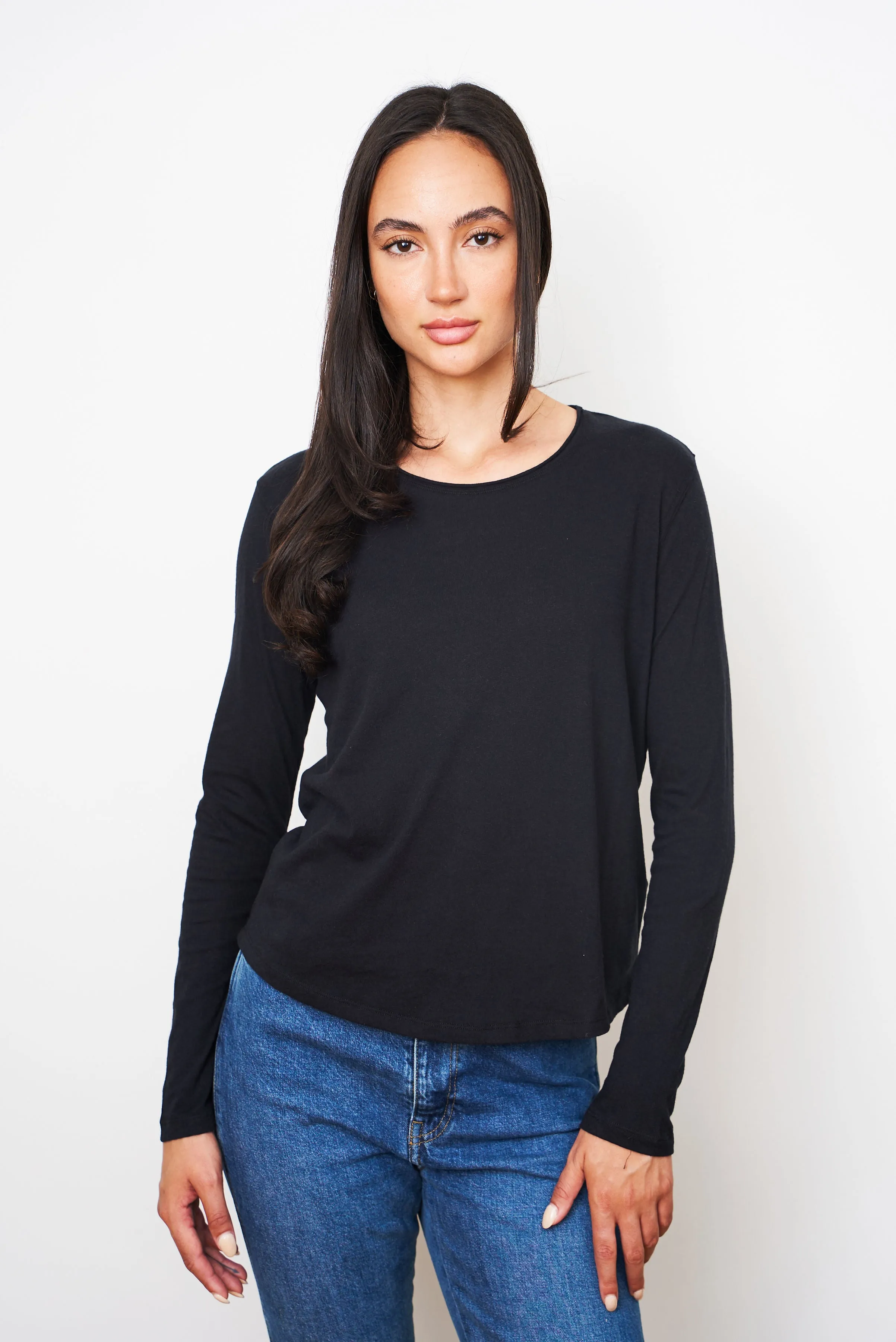 Majestic Cotton/Cashmere Long Sleeve Crewneck in Noir/Black