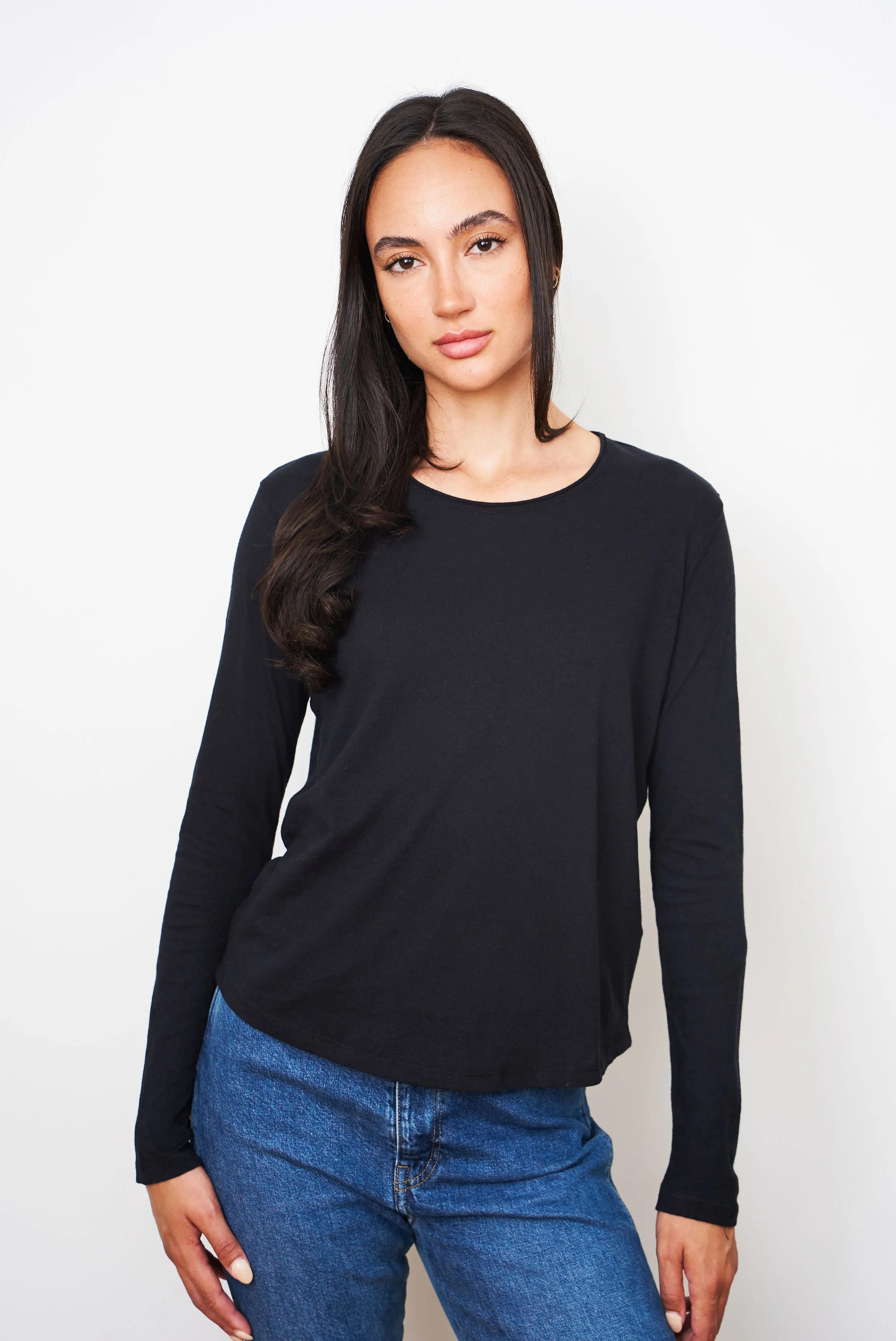 Majestic Cotton/Cashmere Long Sleeve Crewneck in Noir/Black