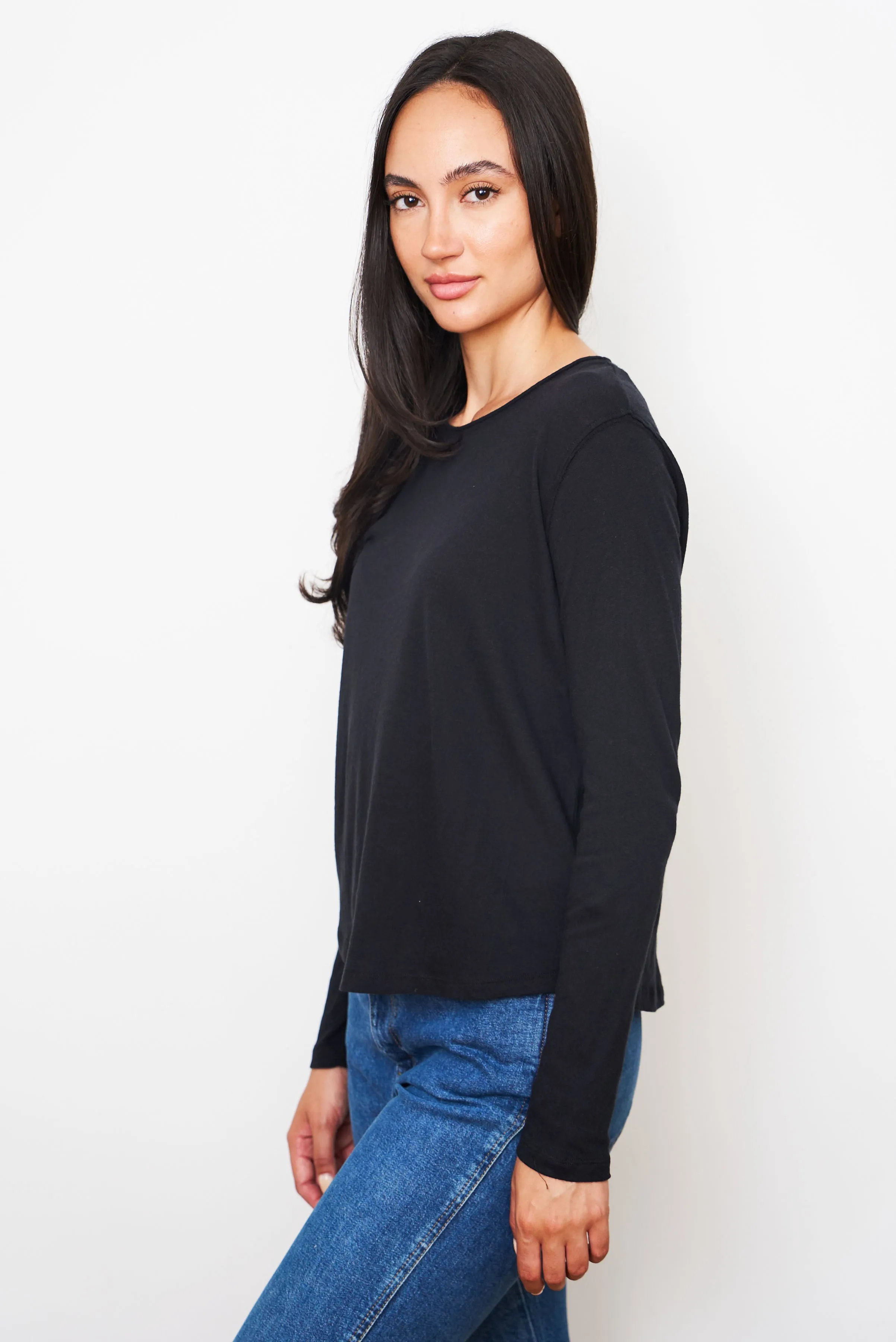 Majestic Cotton/Cashmere Long Sleeve Crewneck in Noir/Black
