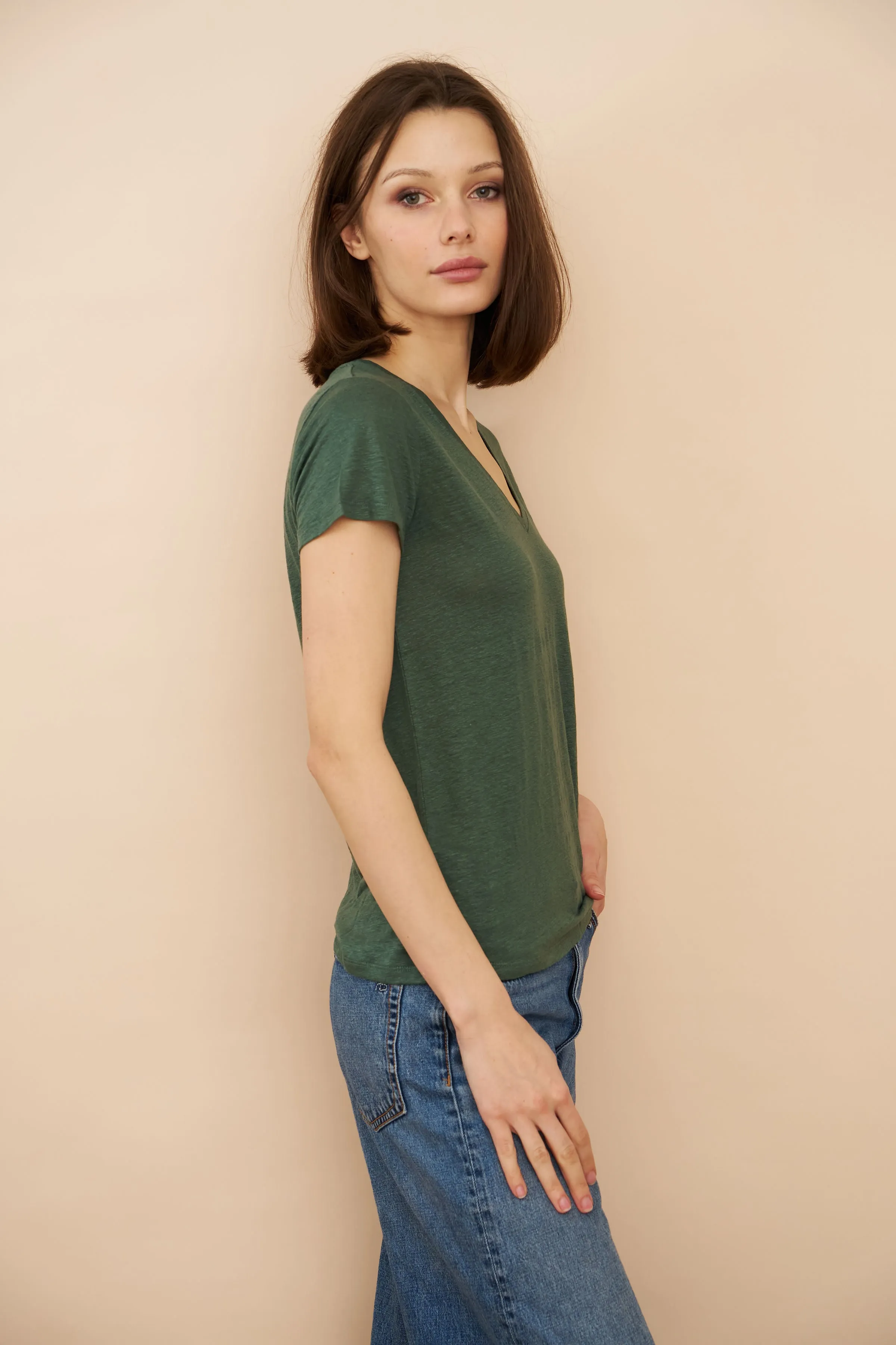Majestic Short Sleeve Stretch Linen V-Neck in Agave