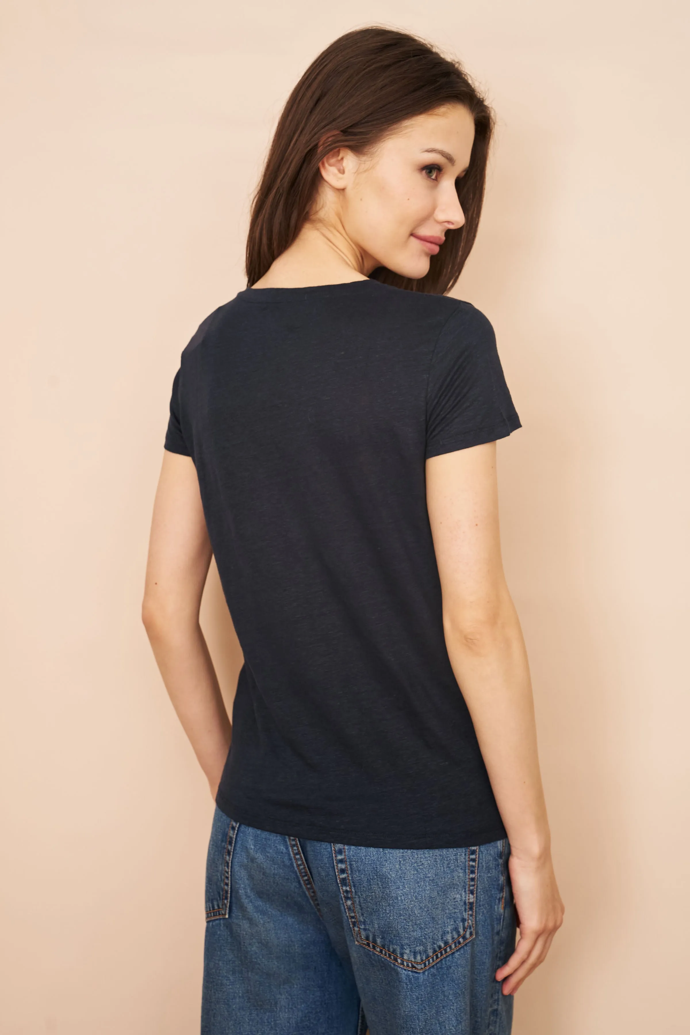 Majestic Short Sleeve Stretch Linen V-Neck in Marine