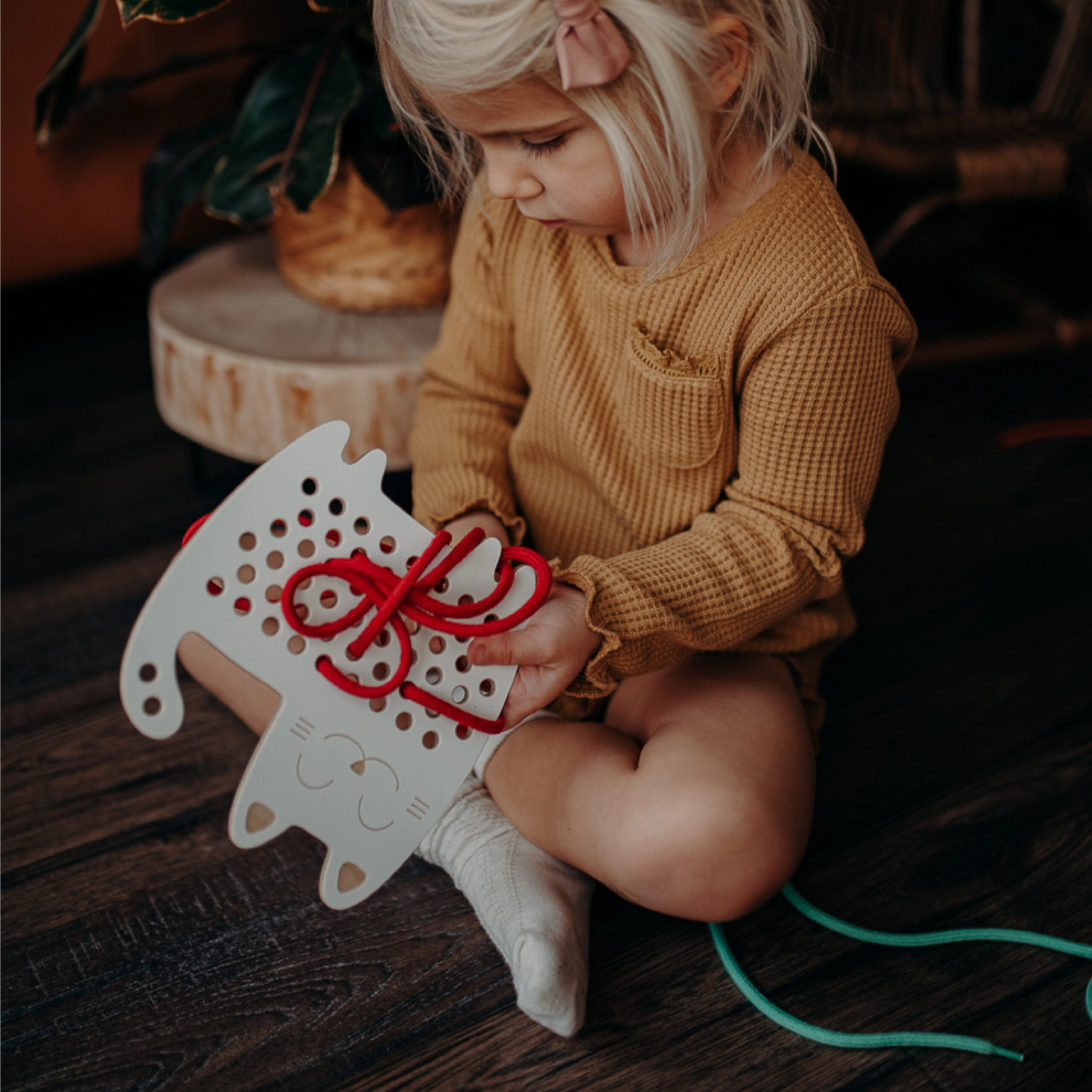 Milin Sophia The Cat ?Wooden Montessori Lacing Toy