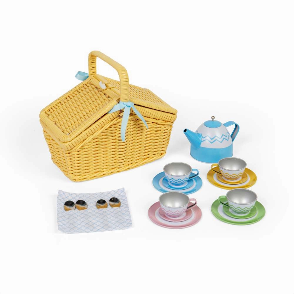 Picnic Set in Yellow Basket