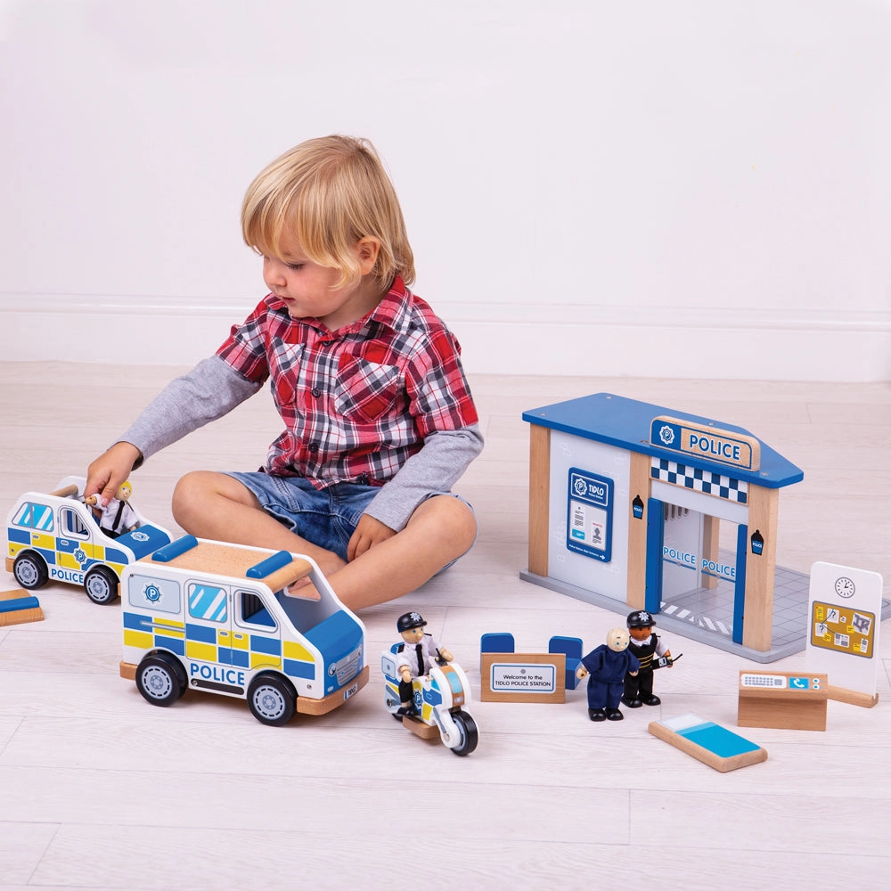Police Officers and Prisoner