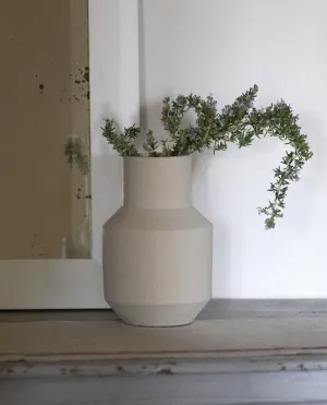 Sado-Ocactuu Vase in Sand