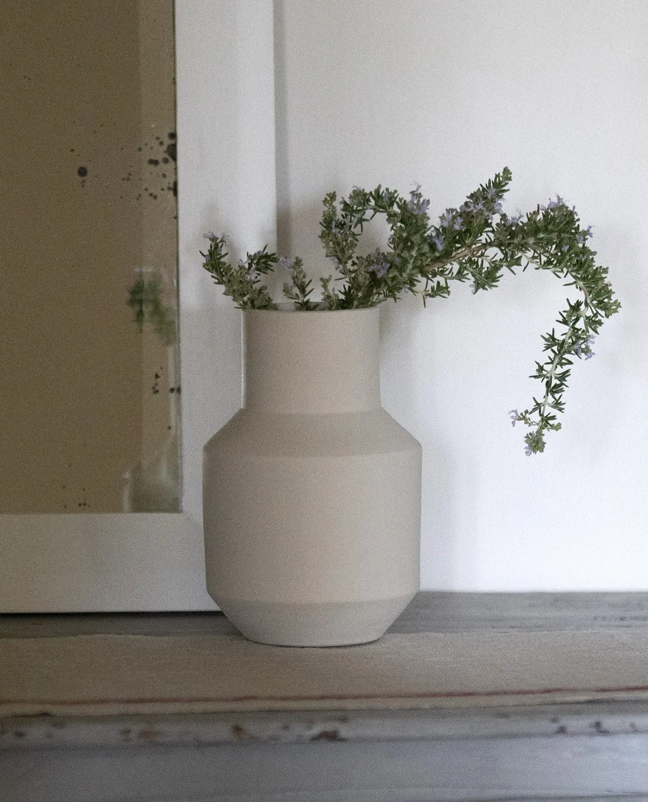Sado-Ocactuu Vase in Sand