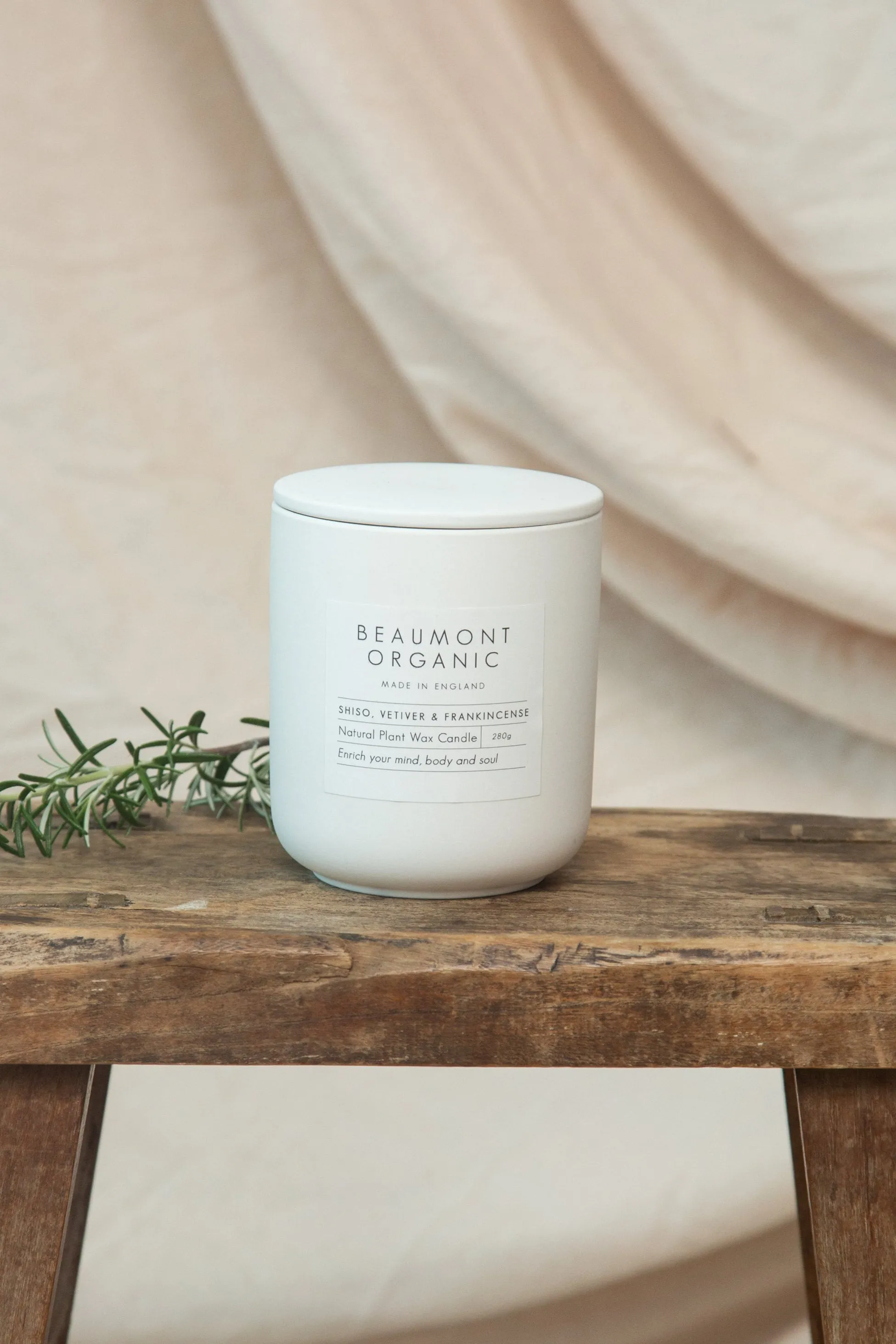 Shiso Vetiver and Frankincense Candle in White Ceramic - 280g